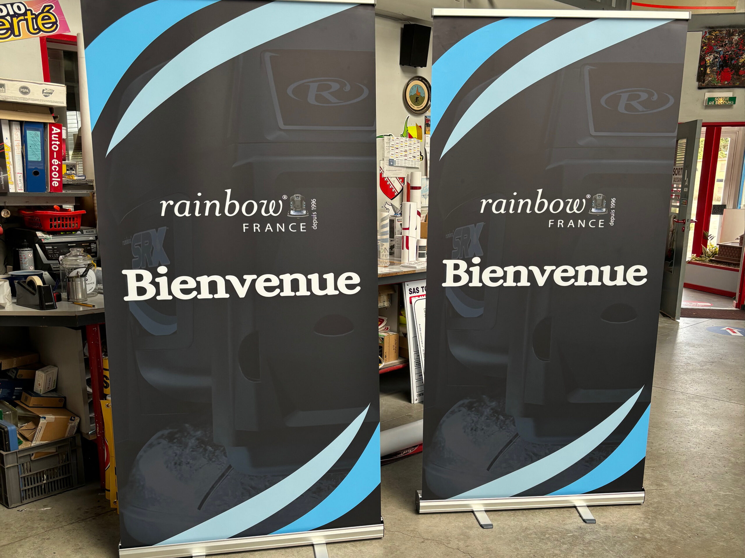 Signalétique intérieure : réalisation de roll up de 2m x 0.85 m avec décor en impression numérique pour foire ou salon